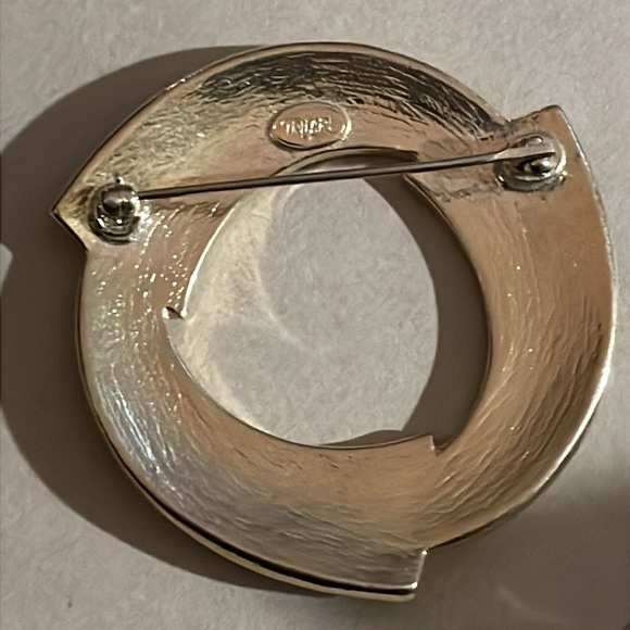 Vintage Trifari enamel goldtone Brooch - Picture 4 of 6